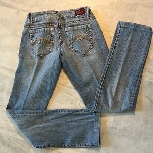 Hot kiss   Jeans, blue Medium wash  low - Midrise  Size 5Jr.  27